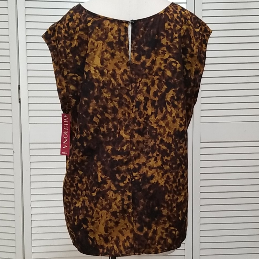 Women Blouse - Picture 3 of 6